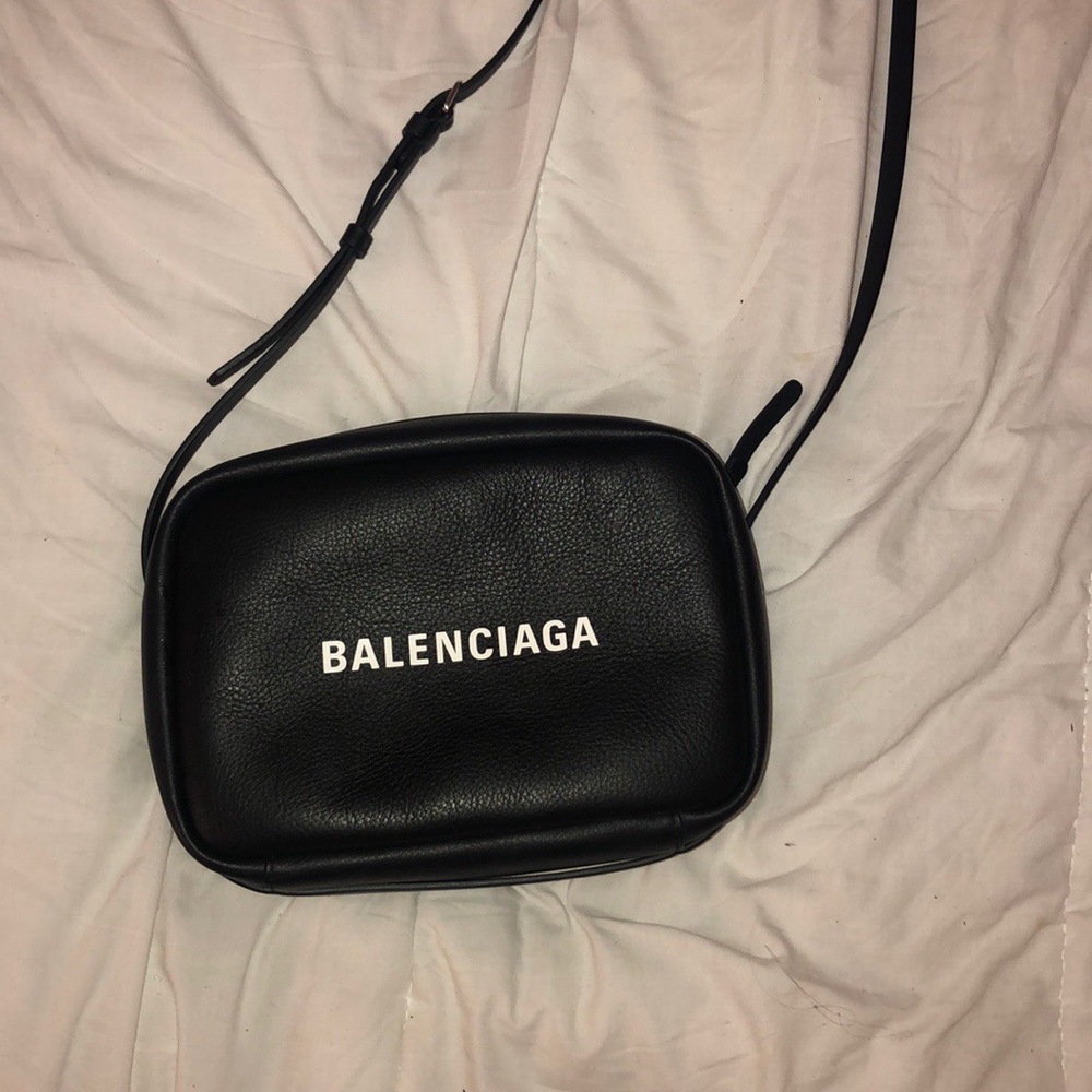 balenciaga the everyday crossbody bag
